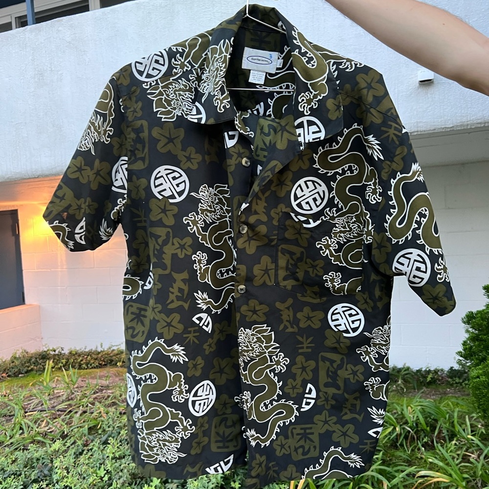 ViNTAGE DRAG0N BUTTON UP (SURFWAVES)